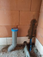 WC riolering en watertoevoer aansluiting